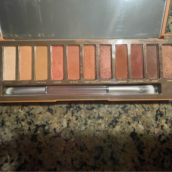 Urban Decay Naked Heat Eye Shadow Palette - Picture 2 of 4